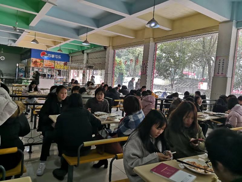 共进午餐.jpg