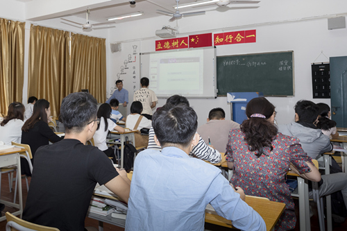 听思政课.jpg