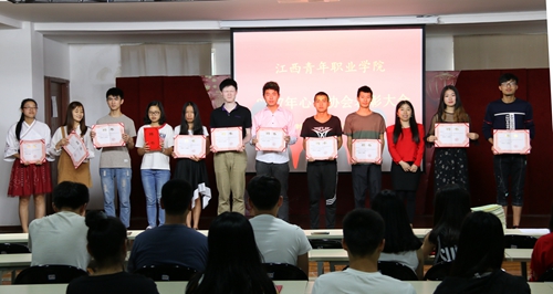 2015级优秀干部合影.jpg
