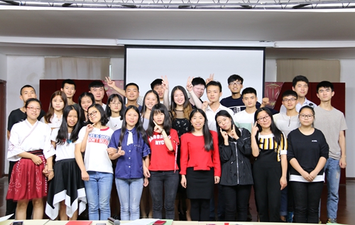 全体心协同学与老师合影留念.jpg