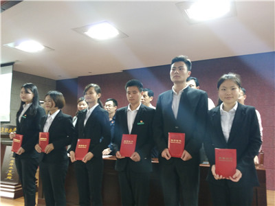 6 优秀学员颁奖01_副本.jpg