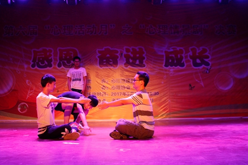 16轨道5班《地铁口售票》.jpg